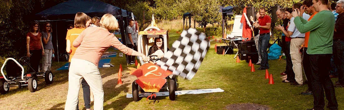 Seifenkistenrennen als Teambuilding-Maßnahme
